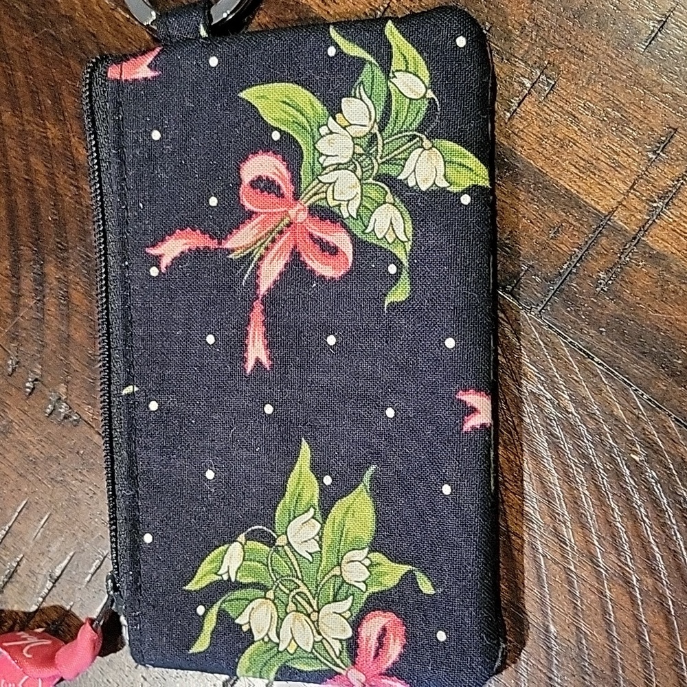 Vera Bradley Zip ID and Coin Carrier - Picture 4 of 4